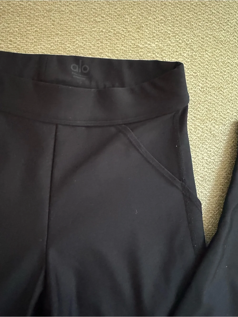 ALO Yoga sleek black